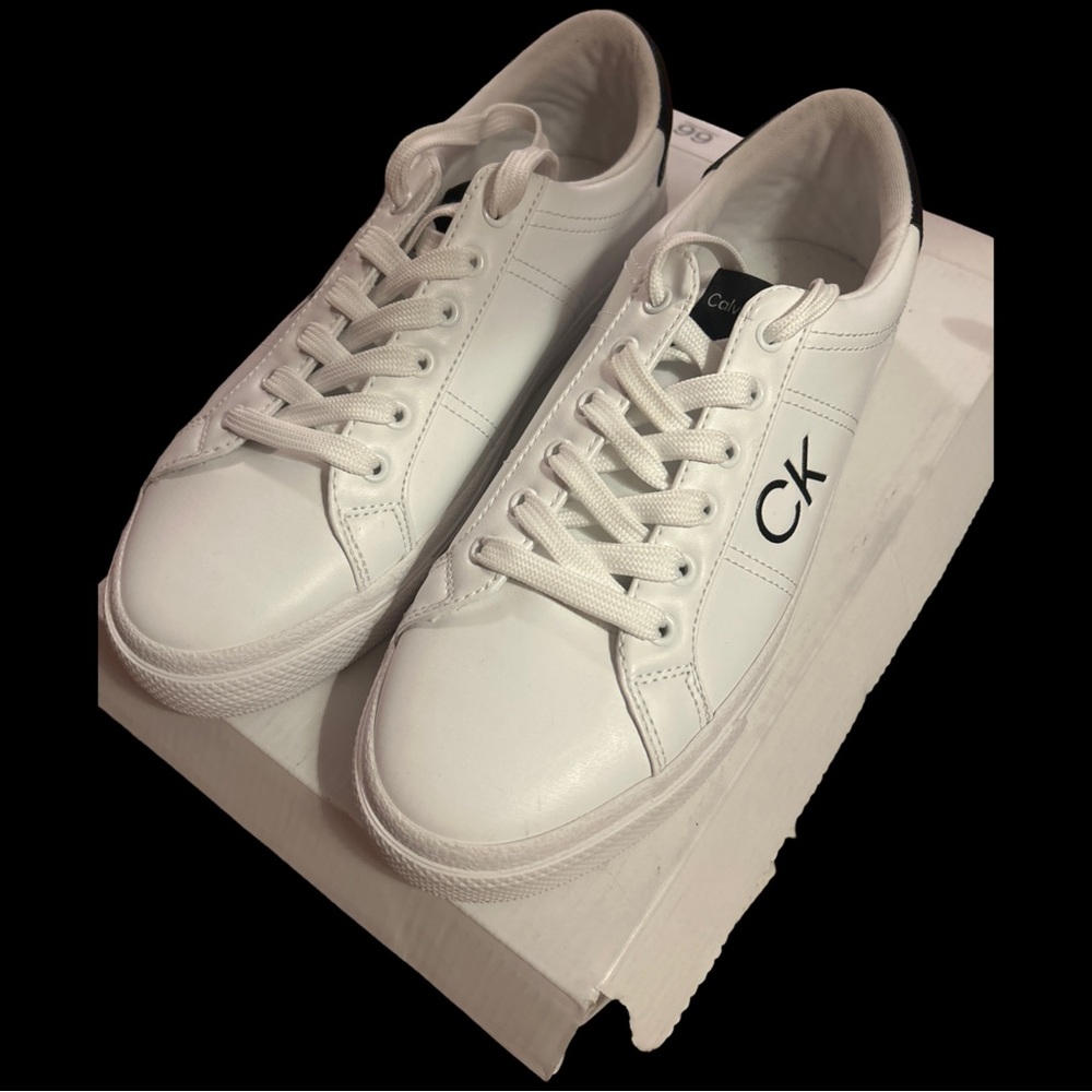 NIB Calvin Klein white vegan leather‎ Cylaie sneaker. Size 9.5 - Picture 3 of 9